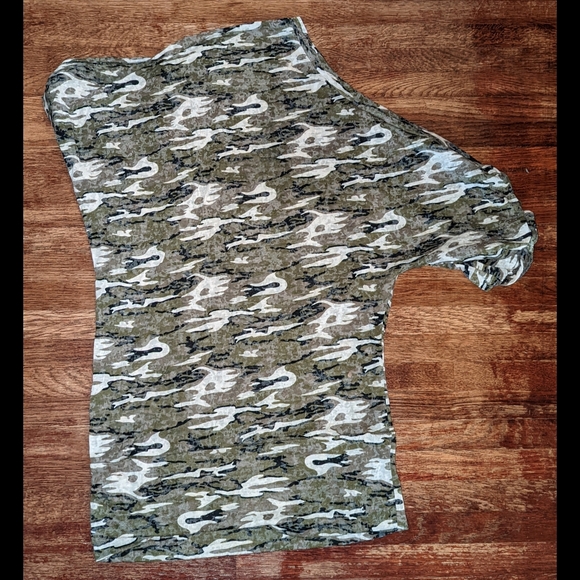 Body Central Y2K asymmetrical army camo lightweight batwing blouse - Picture 6 of 6